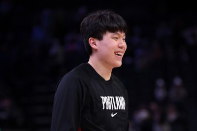杨瀚森：这两天做了很多的检查 吃了一些恢复的补剂 睡了很长时间