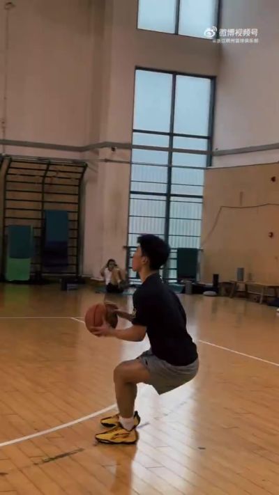 浙江男篮晒球队的训练视频：训练日常加载完成✅