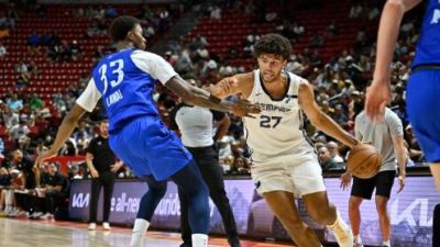 🏀夏联-独行侠5人上双力擒灰熊 德拉雷亚16+12 布泽尔21+8