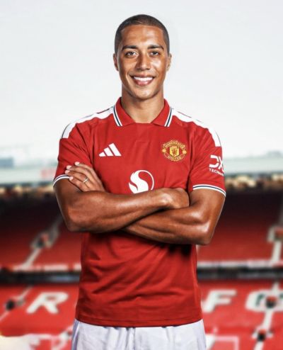 曼联捡到宝？WhoScored：蒂莱曼斯多项数据为优势，无显著劣势