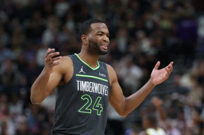 记者：前NBA球员TJ·沃伦 与欧洲球队巴黎男篮签约一年