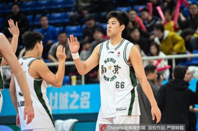 媒体人：上赛季效力同曦的内线球员张新宇 即将加盟广州男篮