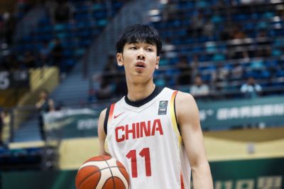 媒体人：张博源在路易斯维尔融入的非常好 NCAA适合开朗上进球员