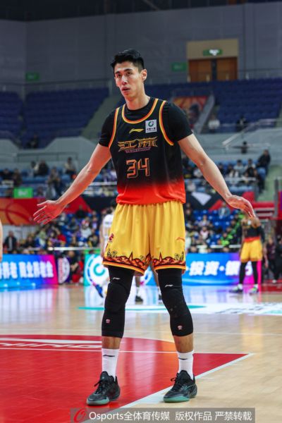 媒体人：吴羽佳C类合同今夏到期 他正向江苏谋求一份更大合同
