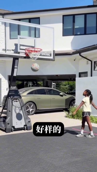 韦德晒女儿训练：女儿喜欢打篮球 老爸不可能不支持吧？