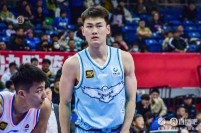 ：青岛男篮与王睿泽签订了为期三年的C类合同