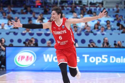 记者：奥斯曼将接受希腊球队PAOK塞萨洛尼基三年900万欧元的合同
