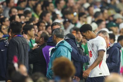 记者：宽萨直红停赛两场正确 问题在于FIFA对巴洛贡和C罗区别对待