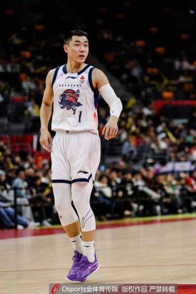 上季场均8.7分5.2助1.8断 媒体人：山东向高诗岩开出两年顶薪合同