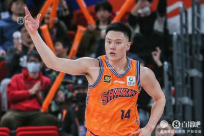 ：李弘权确认与上海续约 未签顶薪是为球队日后引援做牺牲