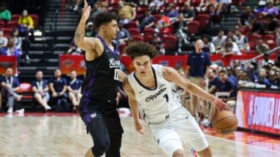 🏀夏联-国王力克快船 45号秀夏普21分 阿卡夫19+7 瓦格勒7中1