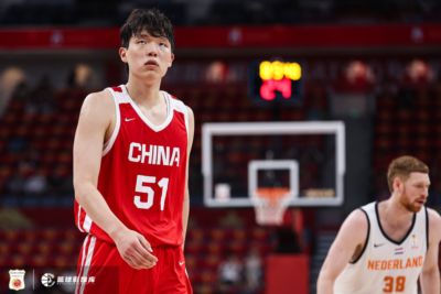 媒体人：中国队不会改变原体系 不会制定围绕杨瀚森为核心的战术