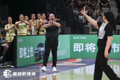 发力了！澳大利亚女篮第三节单节得到31分 与上半场持平