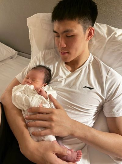媒体人：庞峥麟的妻子为了让丈夫安心集训 没有让他回家陪产