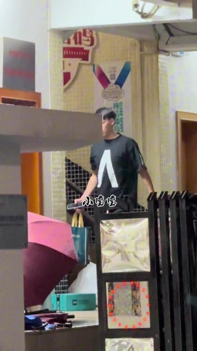 网友拍摄到之前在广州养伤康复的张昊目前已回到广东宏远俱乐部