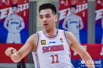 鲁媒：杨文学能打四五号位 给陶汉林/郭凯替补轮转一下阵容也不错