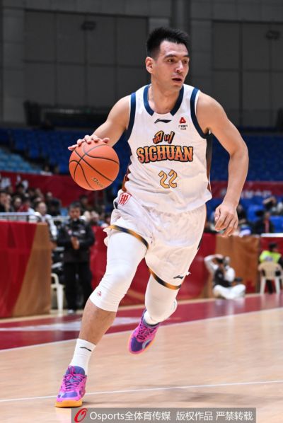 上赛季在四川6.4分4.8板1.1助！媒体人：山东男篮将引进杨文学