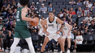 🏀夏联-郭昊文6分钟无数据 国王险胜雄鹿 7号秀阿卡夫22分