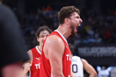 世预赛-土耳其95-72瑞士 申京砍17分6板5助3断3帽 奥斯曼15分3板
