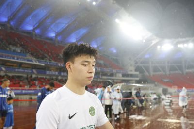 足球报谈浙江惜败申花：连追两球最终饮恨上海，结局“非常可惜”