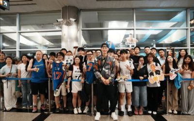 林书豪现身厦门开启球迷见面会 出席特步新店开业并助阵3V3篮球赛