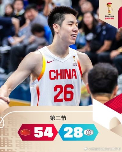 解说：对手没有真正的空间五号位 防守端功课还是舒服了不少