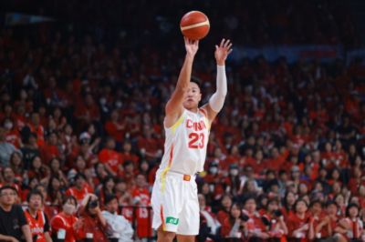 完全失准！贺希宁6中1仅拿3分3篮板&下半场挂零 正负值-23