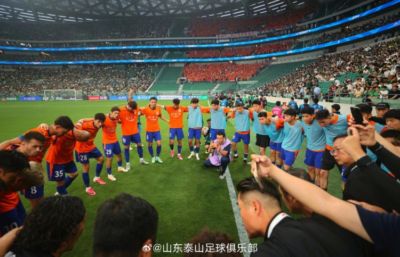 山东泰山客场0-2不敌北京国安，但所有队员咬牙坚守、顽强对抗