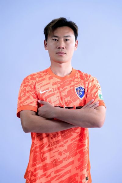 33岁后卫李松益与云南玉昆解约，自由身加盟上海申花