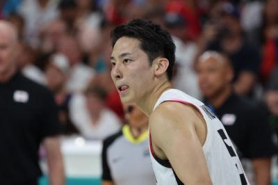 媒体人：河村勇辉在步行者开练 人家啥也没耽误 日本还把我们赢了