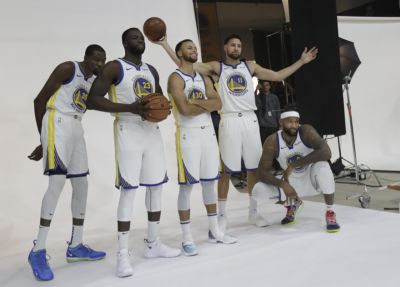 当年也算震惊联盟了！8年前的今天：考辛斯1年530万加盟勇士