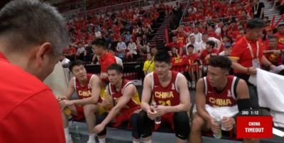 郭士强暂停布置时 王俊杰的表情变化颇有些耐人寻味啊