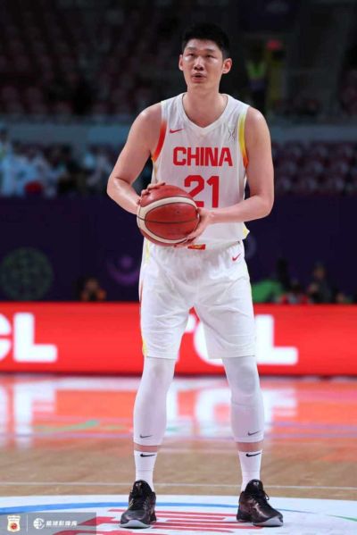 杨毅：落后15分进末节一定要破釜沉舟 出机会果断投 需要连续3分