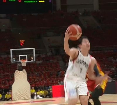 4犯了！高诗岩又被对手突破防线 完全失位再次犯规送2+1