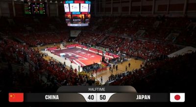 中国男篮半场落后10分！日本男篮三分反击多点开花&霍金森17分
