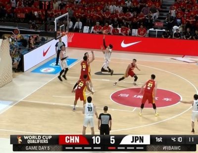 渡边雄太篮下出手造成犯规 两罚全中拿下个人首分