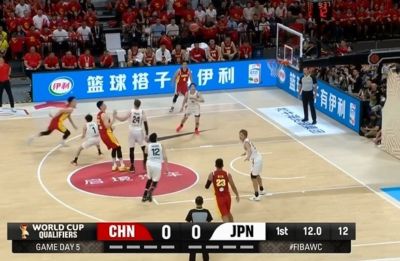 探囊取物!胡金秋罚球线接球 中投命中先拔头筹