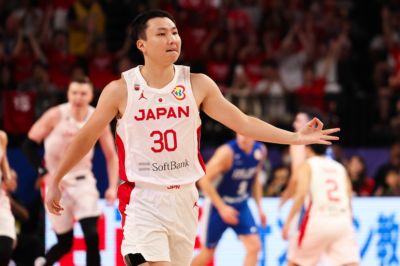 杨鸣:中国队一挡拆就投杀伤太少 日本队靠着连续突破现在活了