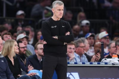 多诺万同意出任马刺助教 他NBA教练生涯第一场比赛就是打马刺
