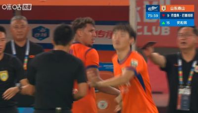 马宁认定克雷桑下场过慢违规，史松宸延迟登场！克雷桑非常愤怒