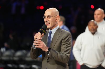 美记：NBA于周三裁员数十人 正持续调整架构以适应新的战略重点
