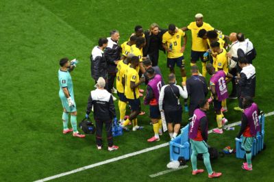 墨西哥vs厄瓜多尔照常补水，TA：FIFA公告已删除“不补水”的表述