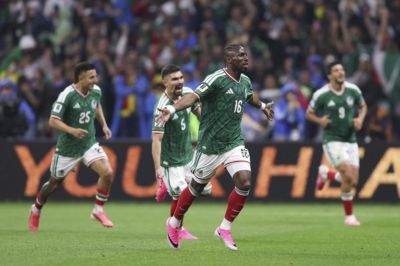 墨西哥自1986年首次在世界杯淘汰赛取胜，此前连续8次出局