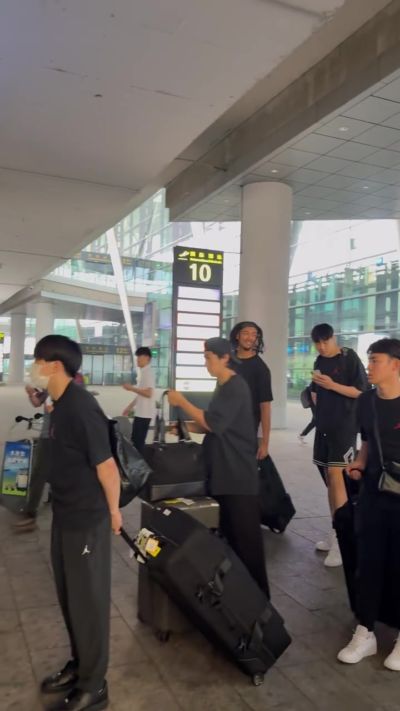 日本男篮抵达沈阳备战后天的世预赛！河村勇辉没有随队出现
