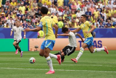 半场-日本暂1-0巴西 佐野海舟一条龙破门达尼洛被断致丢球