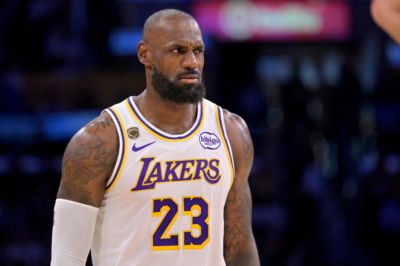 重磅炸弹！“詹姆斯 勇士”词条深夜登上热搜 暂列热搜第5