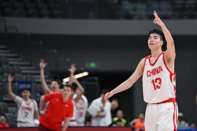 三分很铁！张懿赵杰21投7中&三分7中1得到21分9板3助2断1帽
