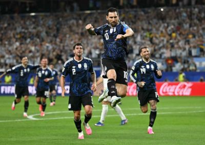 轻松写意！梅西替补30分钟跑动距离2517.2米，任意球直接破门！