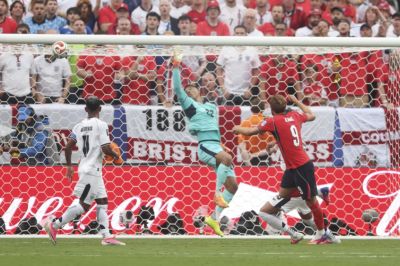打破魔咒！凯恩头球抢点破门 贝林厄姆传射，英格兰2-0领先巴拿马