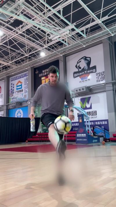 金牛體能教練Bojan Jakšić身懷絕技 可能係一位被耽誤的足球員
